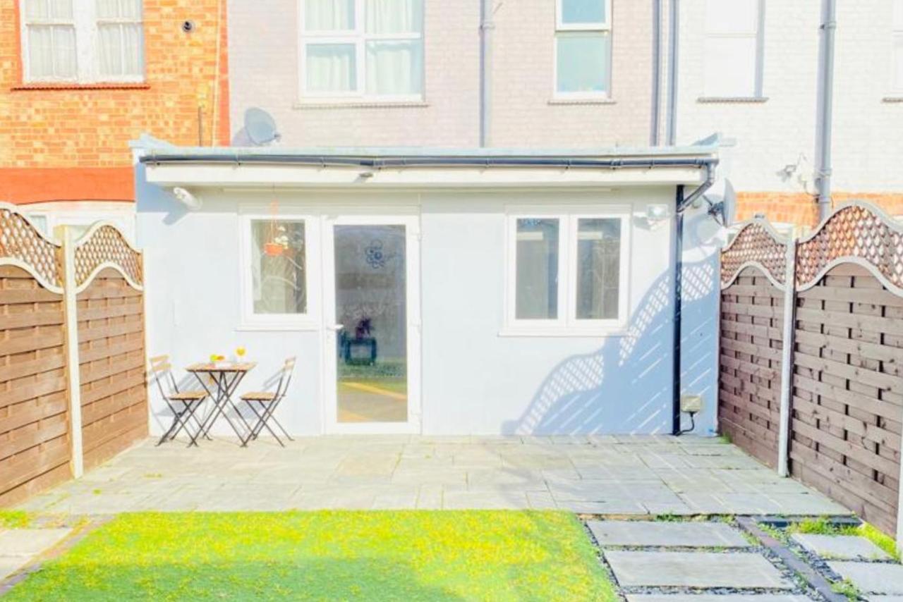Cosy Haven Wembley Apartment Екстериор снимка